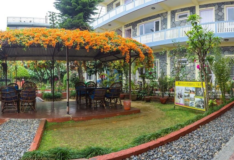 آپارتمان عادی 1 خوابه, Giri Guest House
