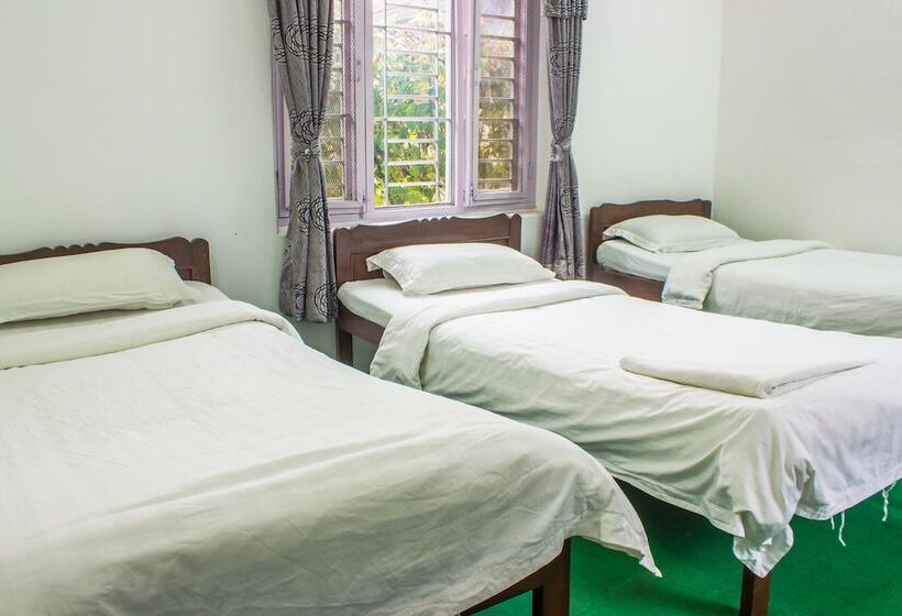 اتاق ساده سه‌ نفره, Giri Guest House