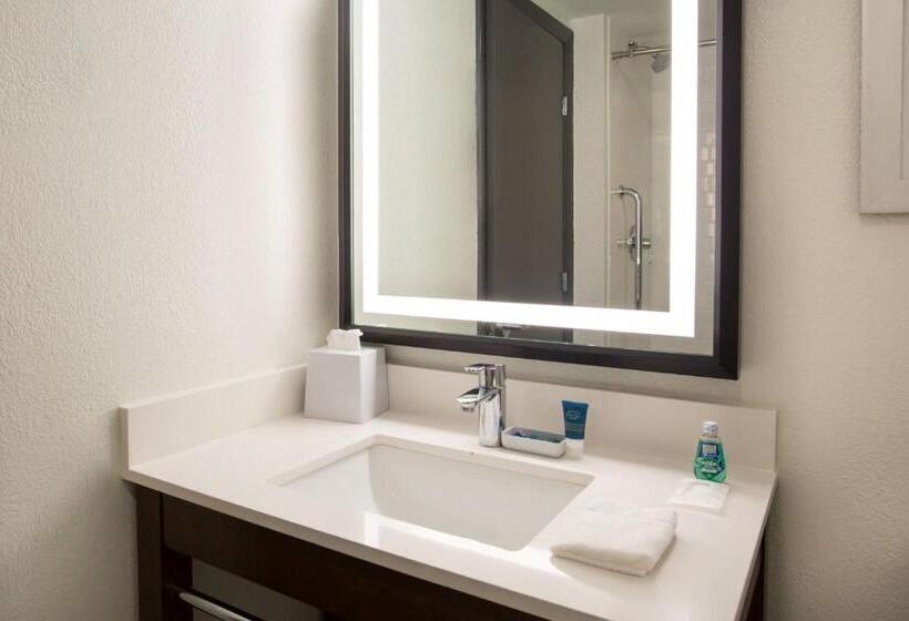 프리미엄 스튜디오, Four Points By Sheraton Eastham Cape Cod