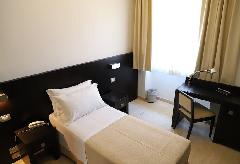 اتاق استاندارد یک نفره, Albergo Cantiani