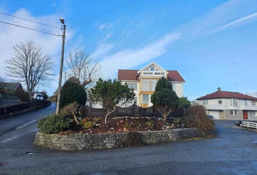 带共用浴室的标准房间, Guest House Karmøy