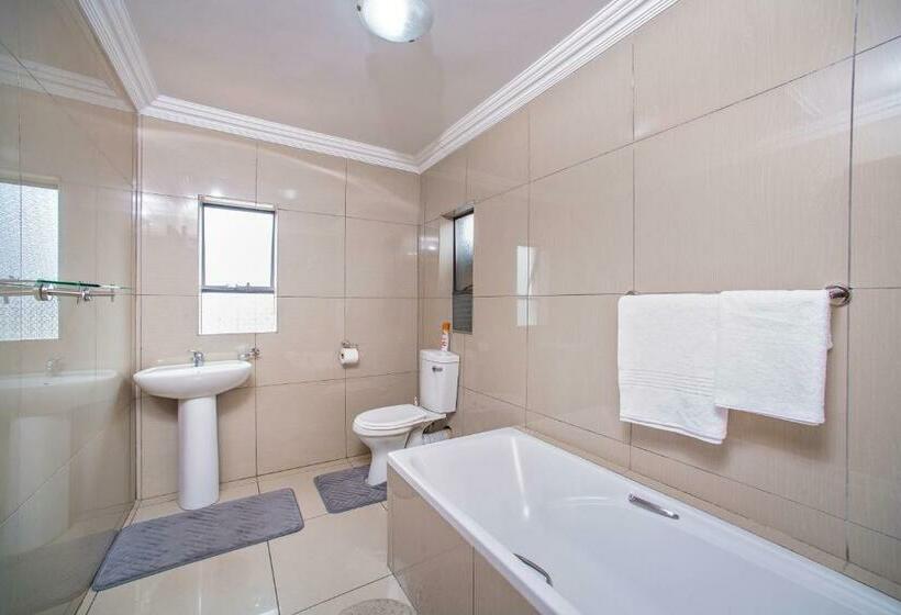 اتاق استاندارد, Khayalami Hotel   Emalahleni