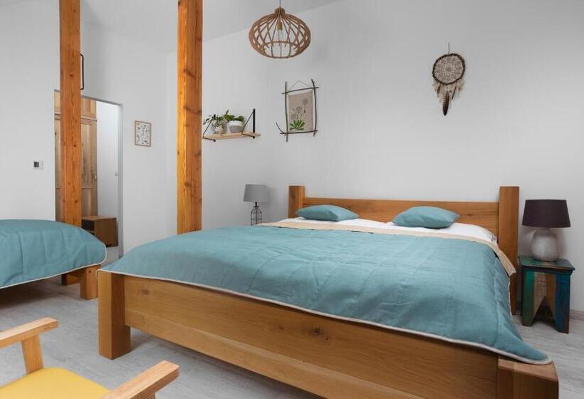 Standard Triple Room, Burina Residence