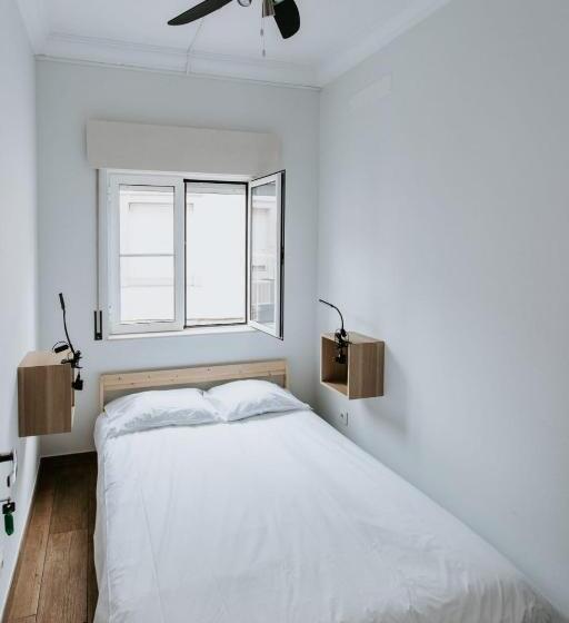 اتاق استاندارد با سرویس بهداشتی مشترک, Dreams House