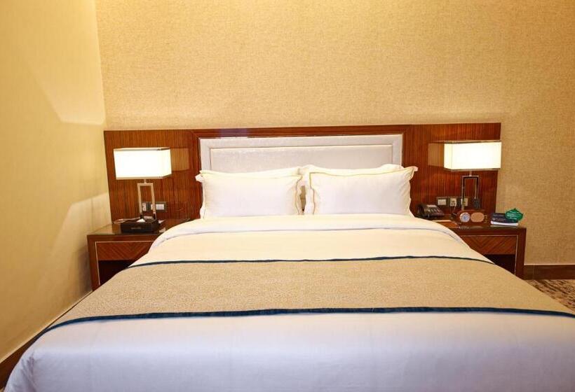 اتاق استاندارد با تخت بزرگ, Royal Swiss Lahore