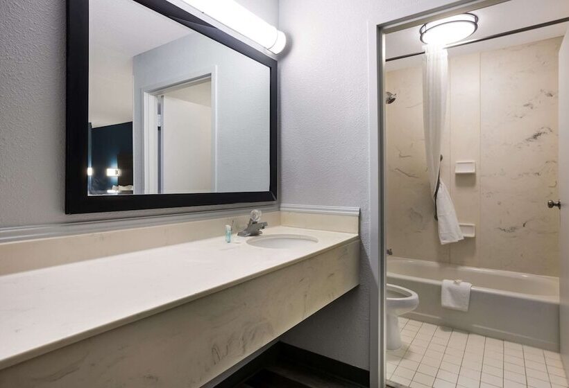 Номер Стандарт 2 Двуспальные Кровати, Suburban Studios Hinesville   Fort Stewart Area