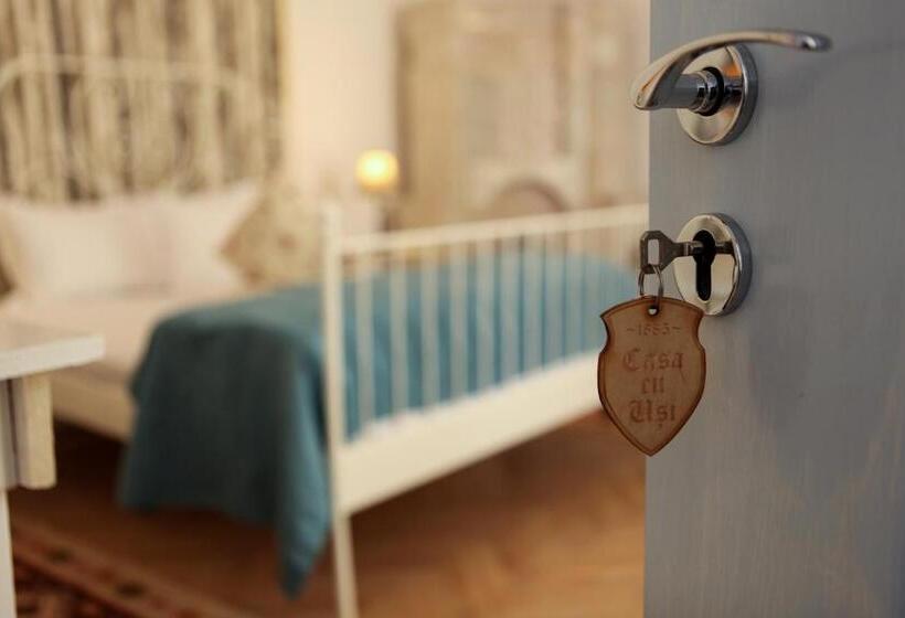 غرفة عائلية, Casa Cu Usi   House Of Doors