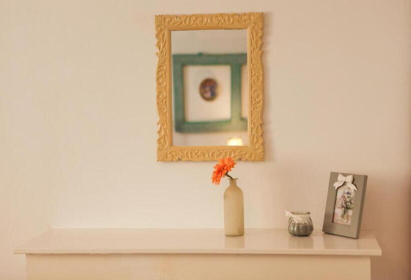 غرفة عائلية, Casa Cu Usi   House Of Doors