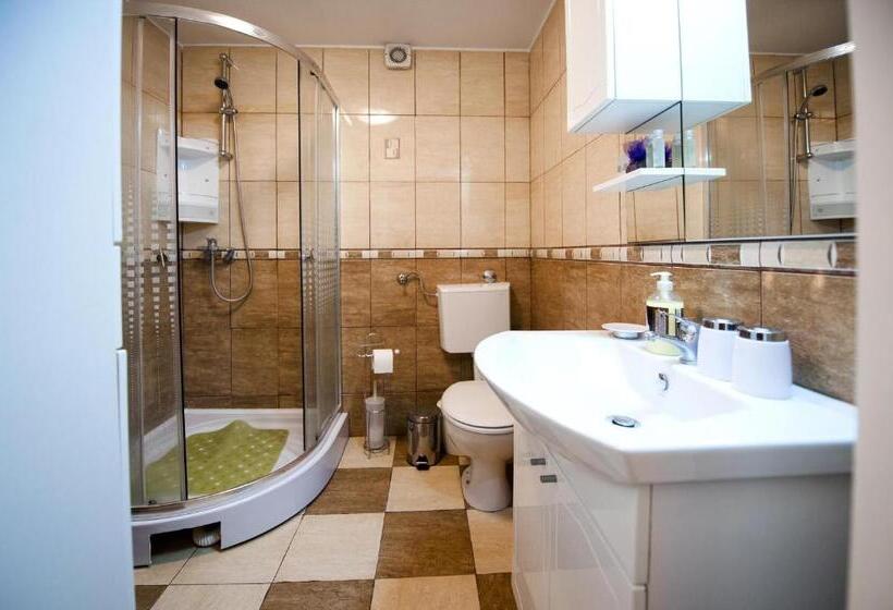 استودیوی استاندارد اینتریور, Apartment Tomy / Studio Terrace A1