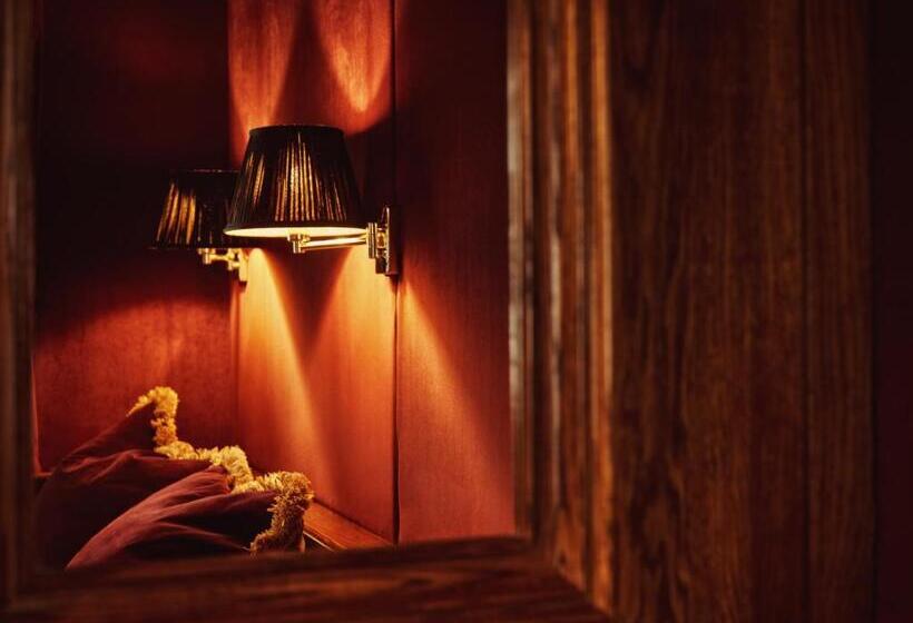 Standard Room, House Of Gods Royal Mile