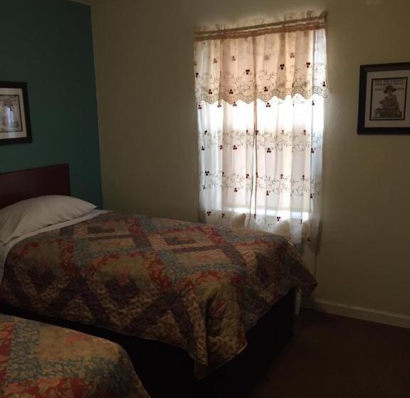 Номер Стандарт, Highland Court Motel
