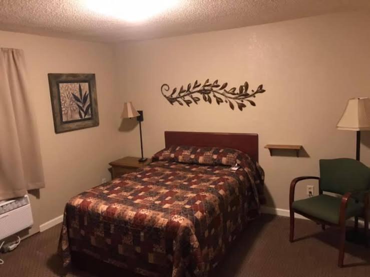 Номер Стандарт, Highland Court Motel