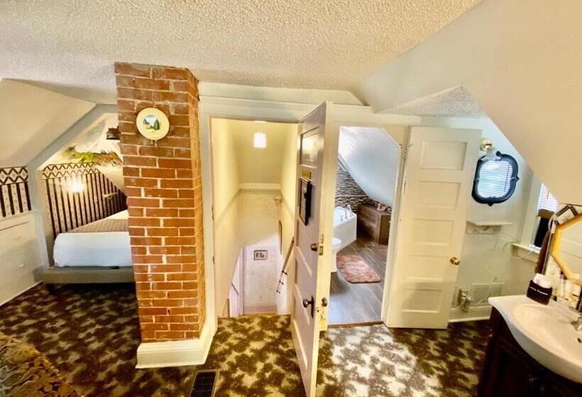 سوییت لوکس, Holden House 1902 Bed & Breakfast Inn