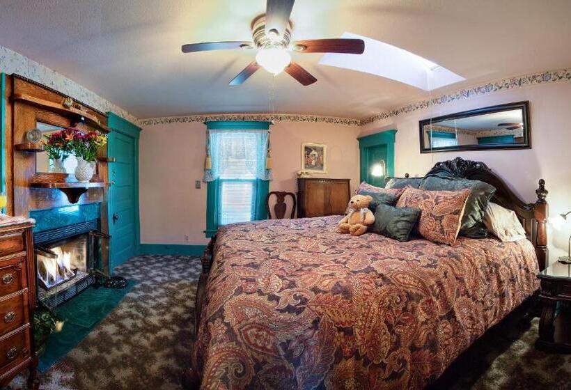 سوییت لوکس, Holden House 1902 Bed & Breakfast Inn