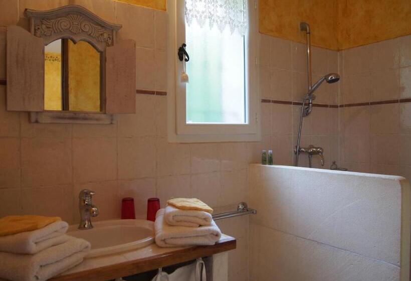 Номер Стандарт Вид на Сад, Clos Des Lavandes   Chambres Et Suites De Charme Climatisées Luberon
