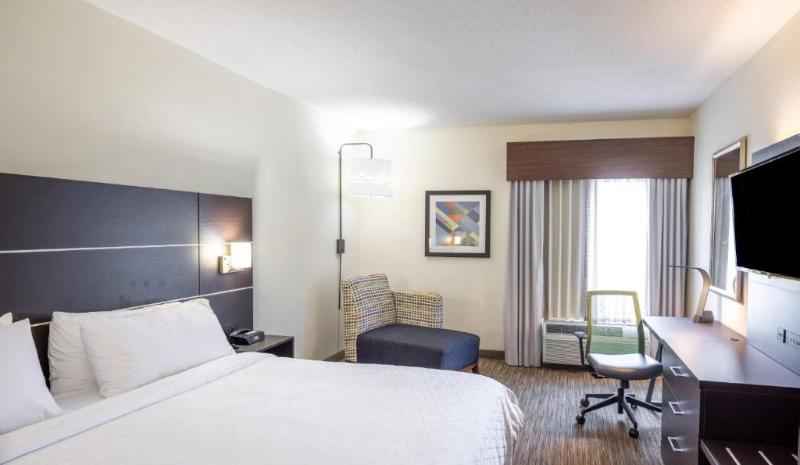Люкс Кровать Кинг, Holiday Inn Express Hotel & Suites Fort Payne, An Ihg