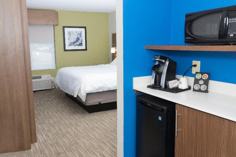 스탠다드 룸, Holiday Inn Express Hotel & Suites Madison, An Ihg