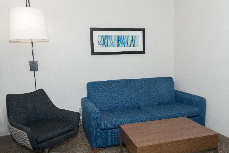 스위트 킹사이즈 침대, Holiday Inn Express Hotel & Suites Madison, An Ihg