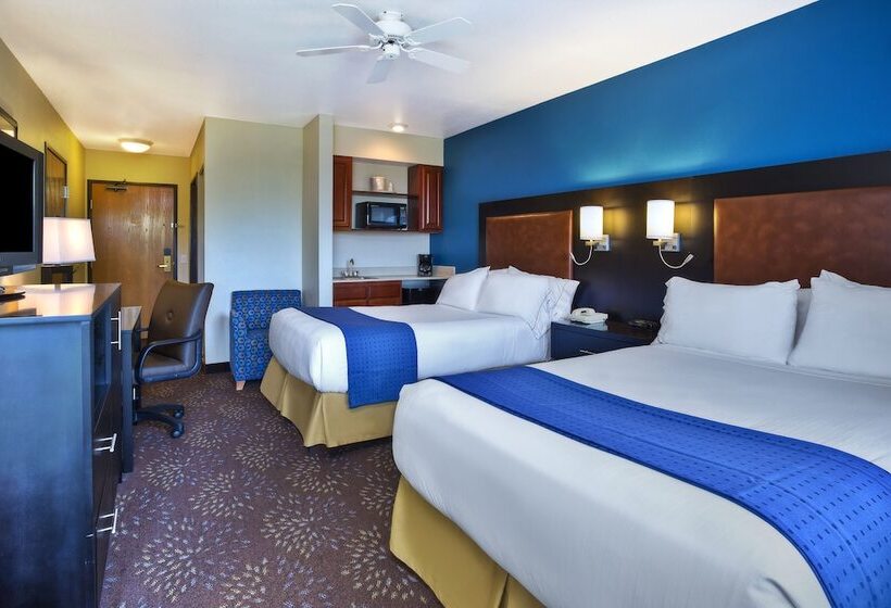 Номер Стандарт 2 Двуспальные Кровати, Holiday Inn Express Mackinaw City, An Ihg