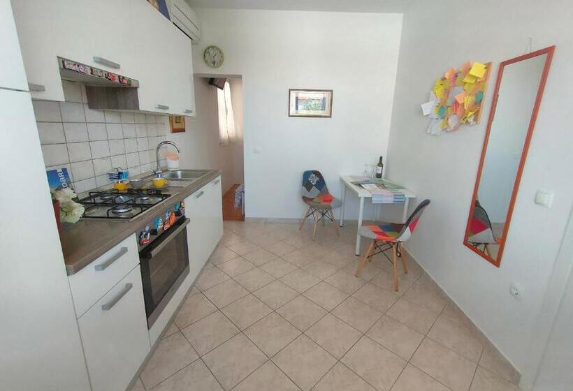استودیوی استاندارد, The Nice Dreams Studio Apartment