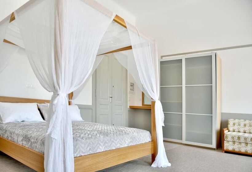 سوییت جونیور با چشم‌انداز دریا, Douskos Guesthouse
