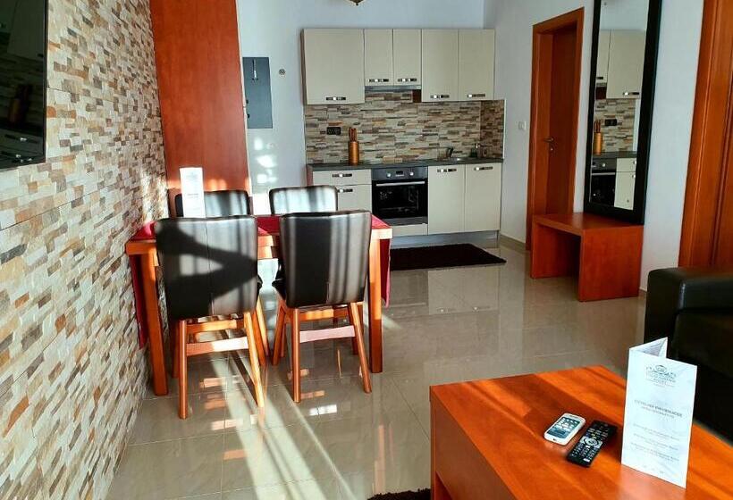 Апартаменты Deluxe 1 Спальня, Boutique Hotel Bora & Villas Garamm