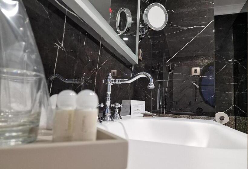 Королевский Номер, Boutique Hotel Bora & Villas Garamm