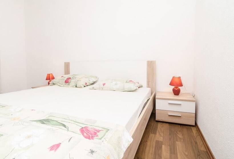Апартаменты 3 Спальни Вид на Море, Apartments Božović
