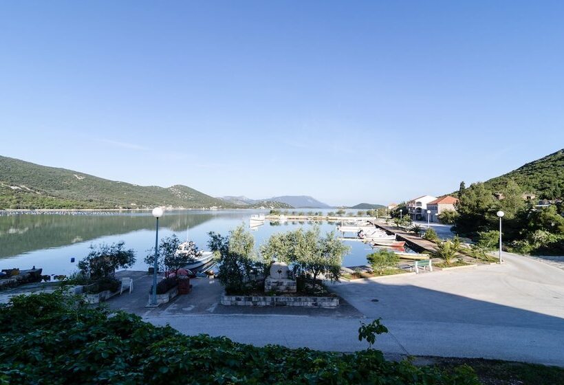 Апартаменты 3 Спальни Вид на Море, Apartments Božović
