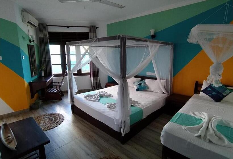 اتاق استاندارد سه نفره, Voulez Vous, Managed By Dikwella Beach