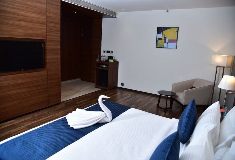 장애인용 디럭스룸, Ramada By Wyndham Gandhidham Shinay