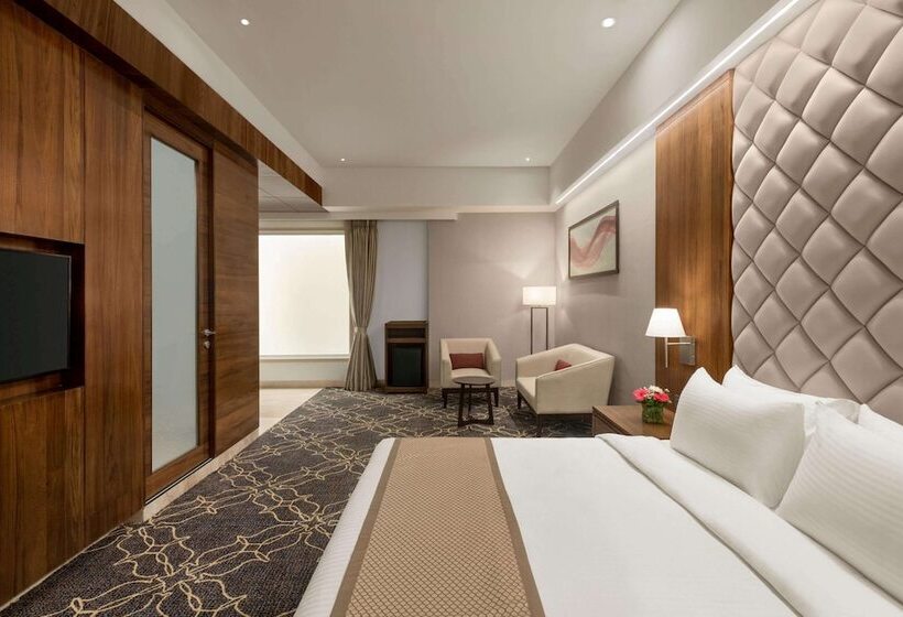 이그제큐티브 룸, Ramada By Wyndham Gandhidham Shinay