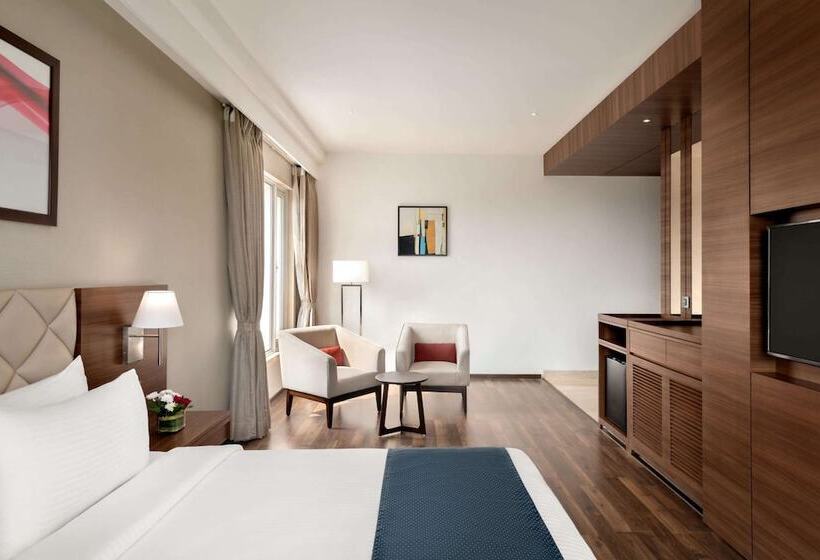 Номер Deluxe, Ramada By Wyndham Gandhidham Shinay