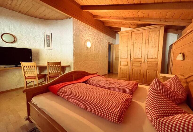 Номер Стандарт с Балконом, Schulhaus Tirol