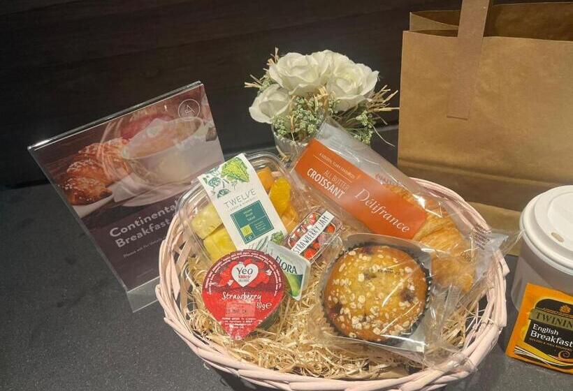 اتاق استاندارد یک نفره, Aerotel London Heathrow, Terminal 2 & Terminal 3