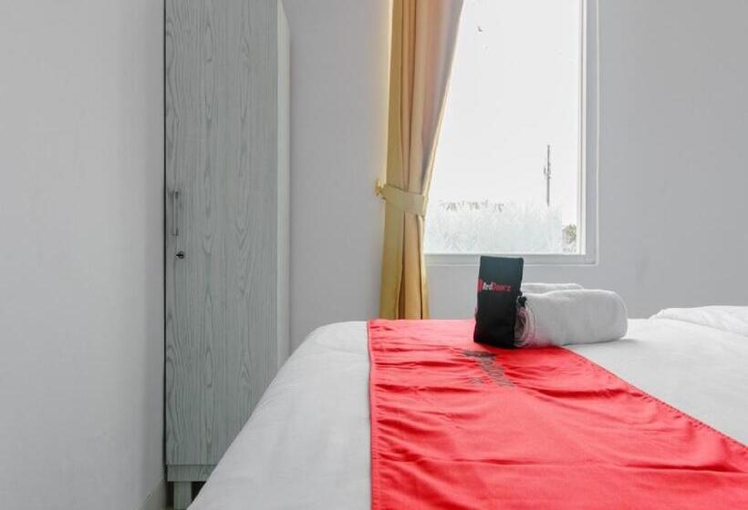 Номер Economy, Reddoorz Plus Near Taman Rasuna Menteng