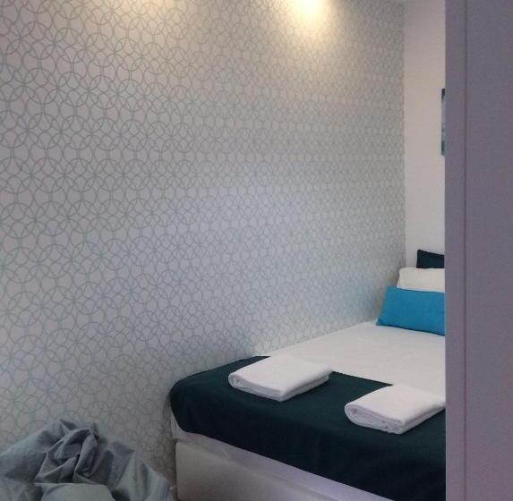 اتاق استاندارد با بالکن, 4u Lisbon Iv Guesthouse Airport