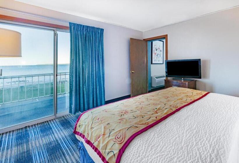 Люкс Кровать Квин, Days Inn & Suites By Wyndham St. Ignace Lakefront