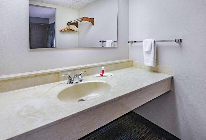 Номер Deluxe Кровать Куин, Days Inn & Suites By Wyndham St. Ignace Lakefront