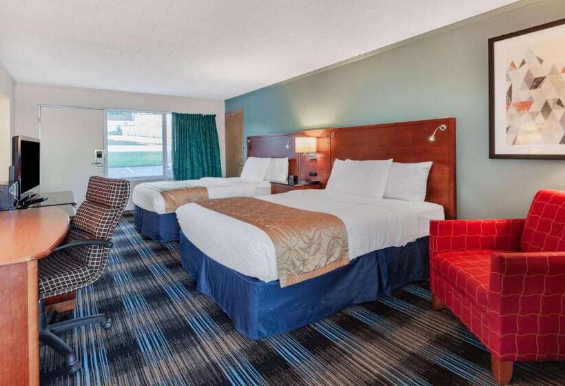 Номер Стандарт, Days Inn & Suites By Wyndham St. Ignace Lakefront