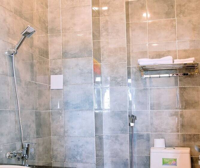 اتاق لوکس سه تخته, Mekong Gia Lai Hotel   Me Kong Pleiku