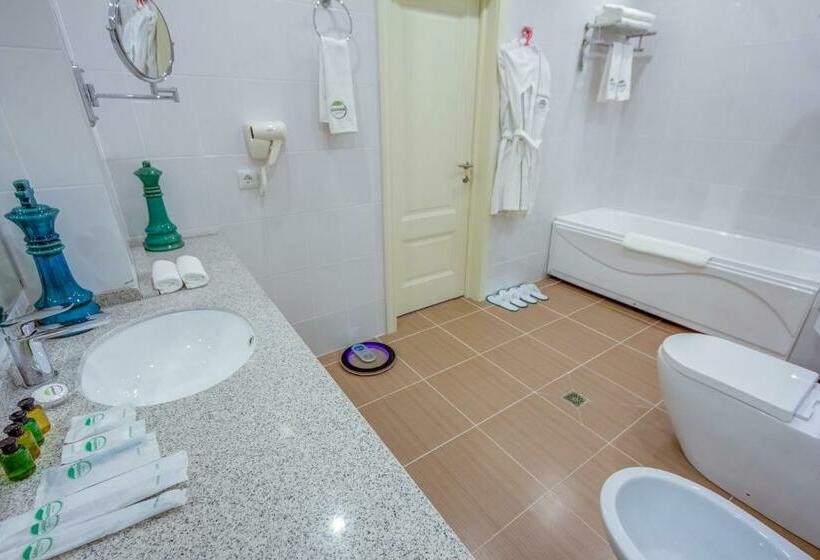 سوییت با چشم‌انداز کوه, Garden Hotel & Spa