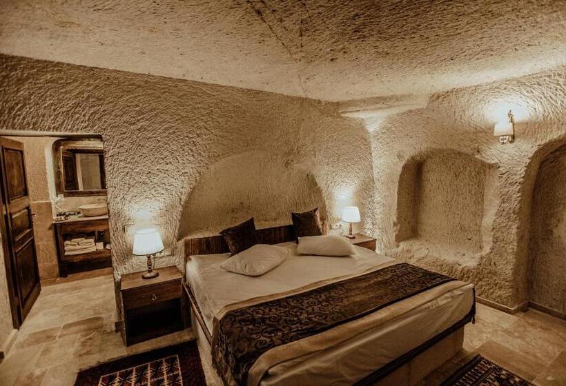 스위트, Alia Cave