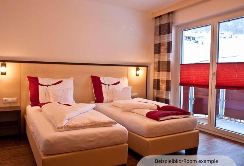 Pokój Trzyosobowy Standard z Balkonem, Sporthotel Bergheim