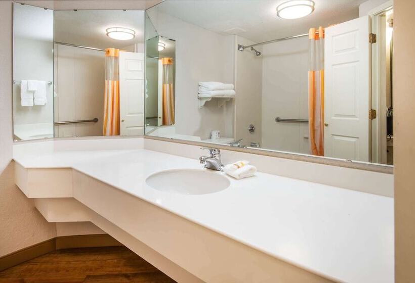 デラックスルーム, La Quinta By Wyndham Colorado Springs South Airport