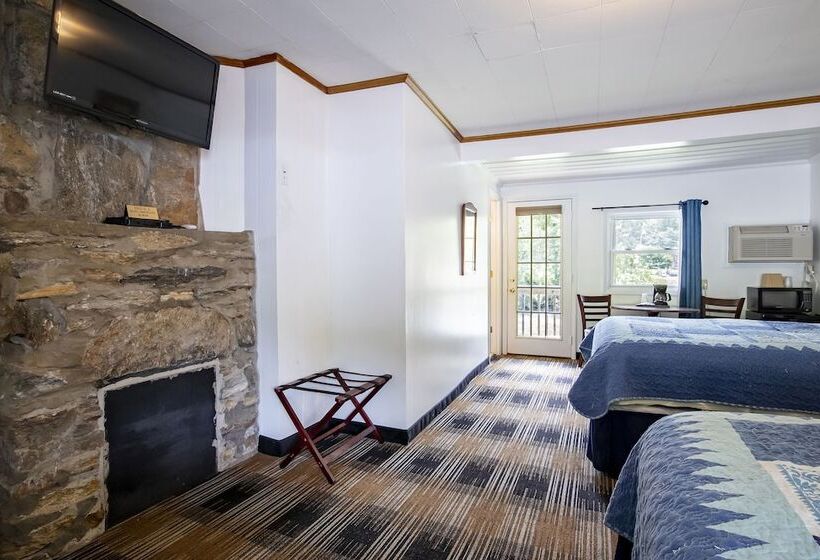 스탠다드 룸 더블 침대 2개, Lloyds On The River Country Inn