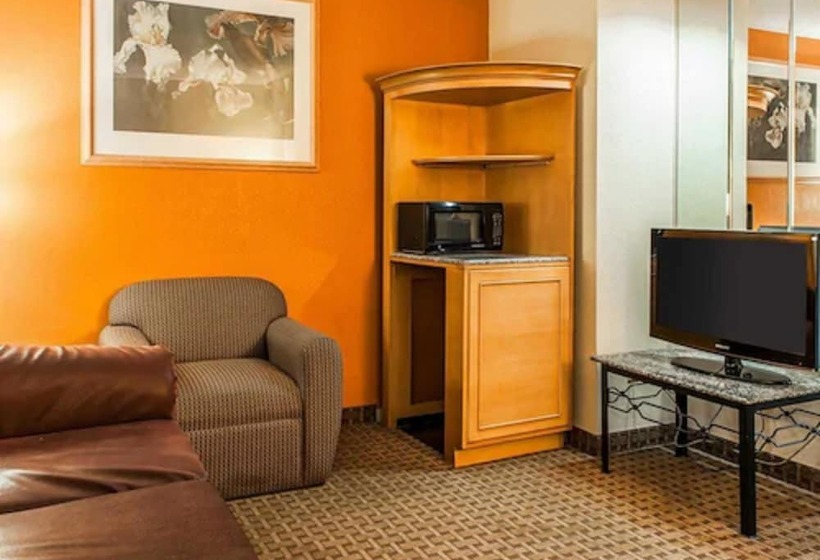 Люкс, Quality Inn & Suites Shelbyville I 74