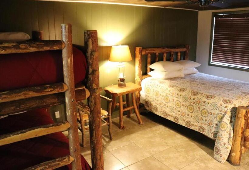 家庭小型套房, Lone Fir Resort