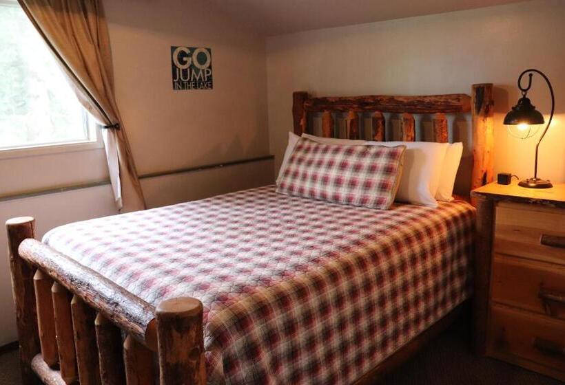 小室, Lone Fir Resort