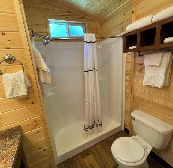 豪华洋房, Lone Fir Resort